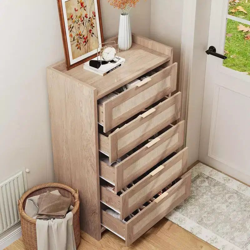 Cassettiera alta a 5 cassetti in rattan – Quercia scura / Quercia chiara, montaggio a 1 persona