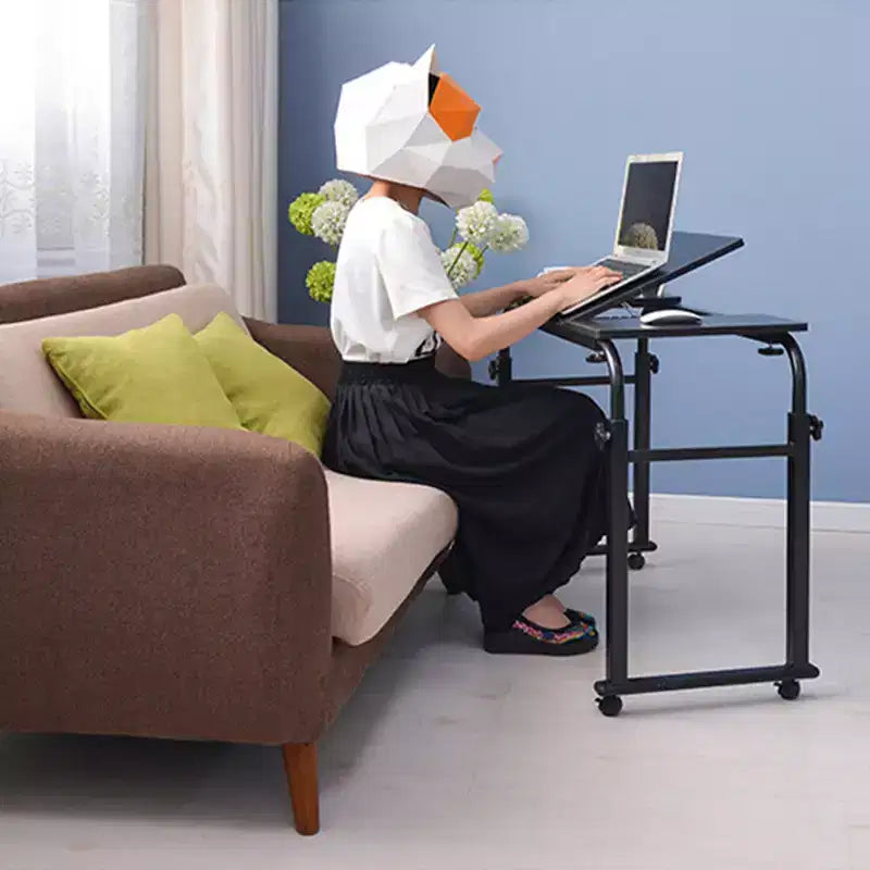 Tavolo da Letto Regolabile Nero con Ruote, Piano Inclinabile, Uso Singolo – 31.5" / 47.24"