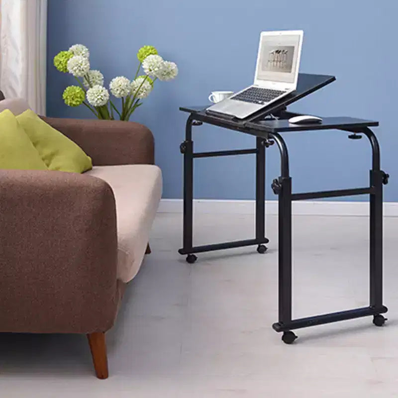 Tavolo da Letto Regolabile Nero con Ruote, Piano Inclinabile, Uso Singolo – 31.5" / 47.24"