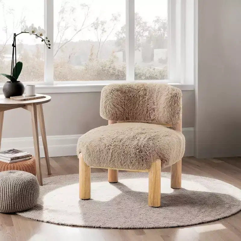 Poltrona decorativa senza braccioli in ecopelliccia beige/cammello, gambe in legno, 1 posto
